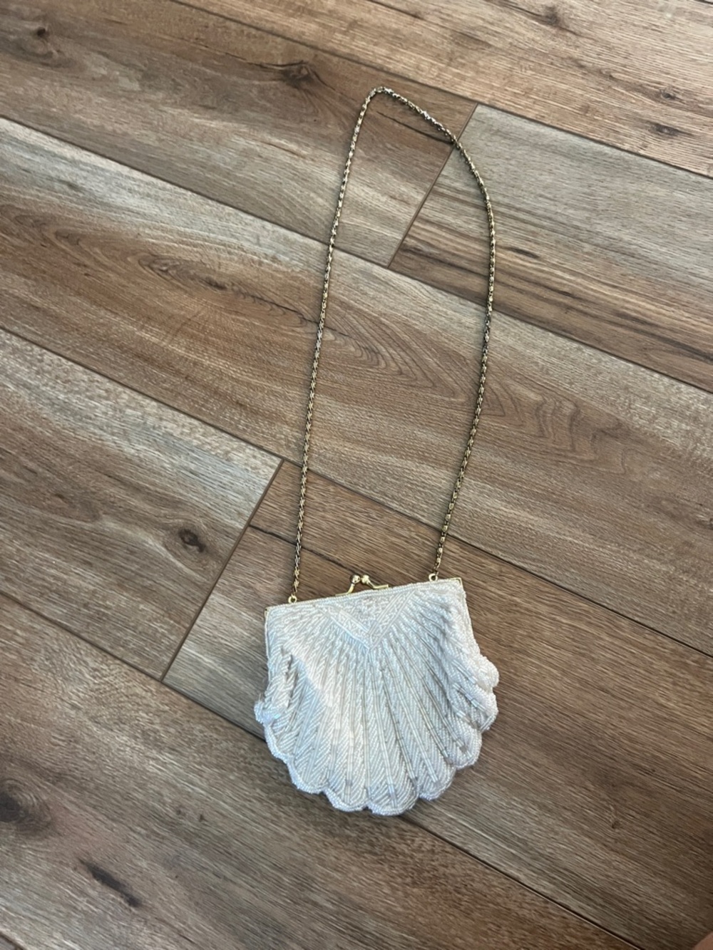 Beaded Shell-Shape Crossbody Bag - Ivory